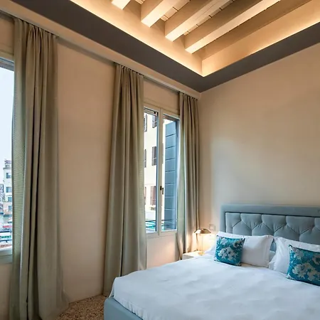 Palazzo Morosini Degli Spezieri *