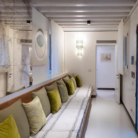 Palazzo Morosini Degli Spezieri *